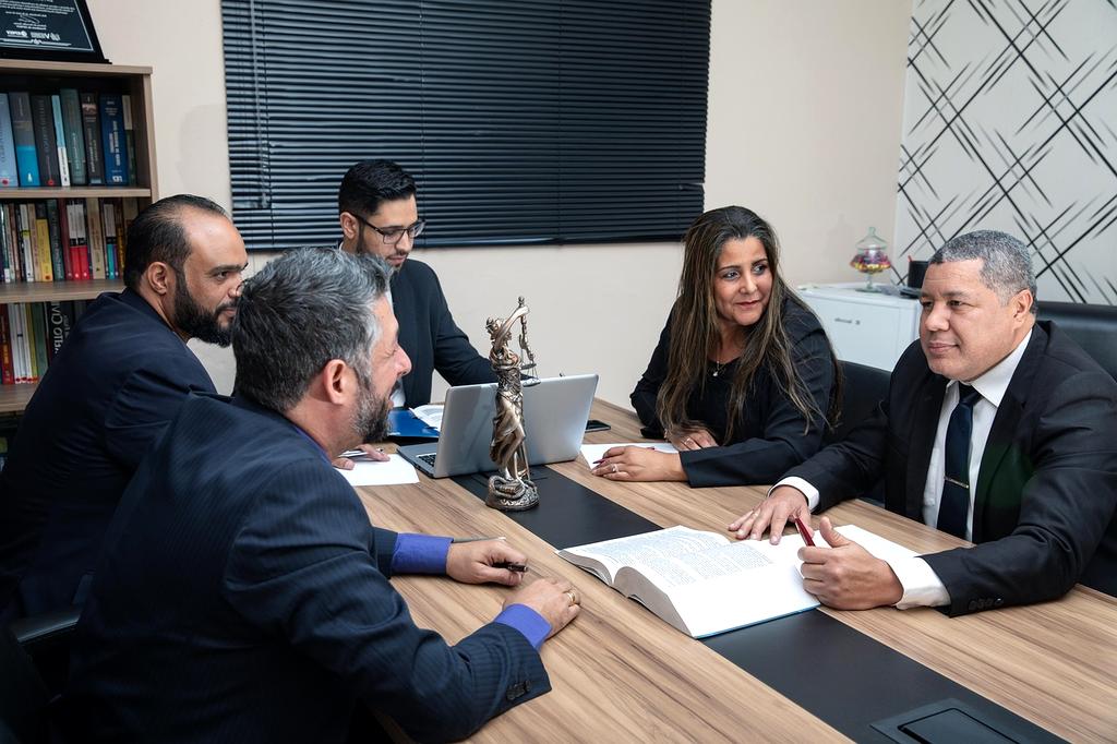 Ikona sztucznej inteligencji w prawie